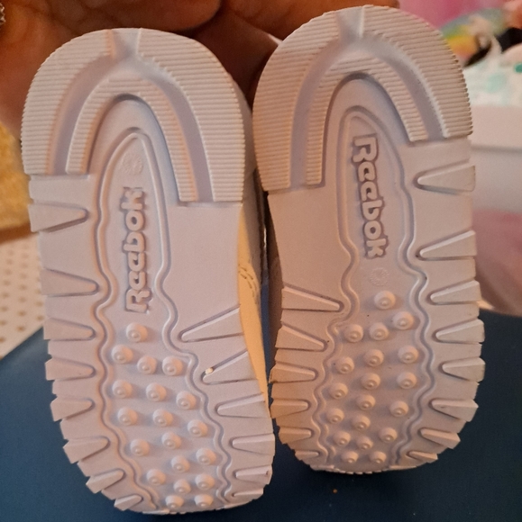 White Reebok Classics - Picture 4 of 5